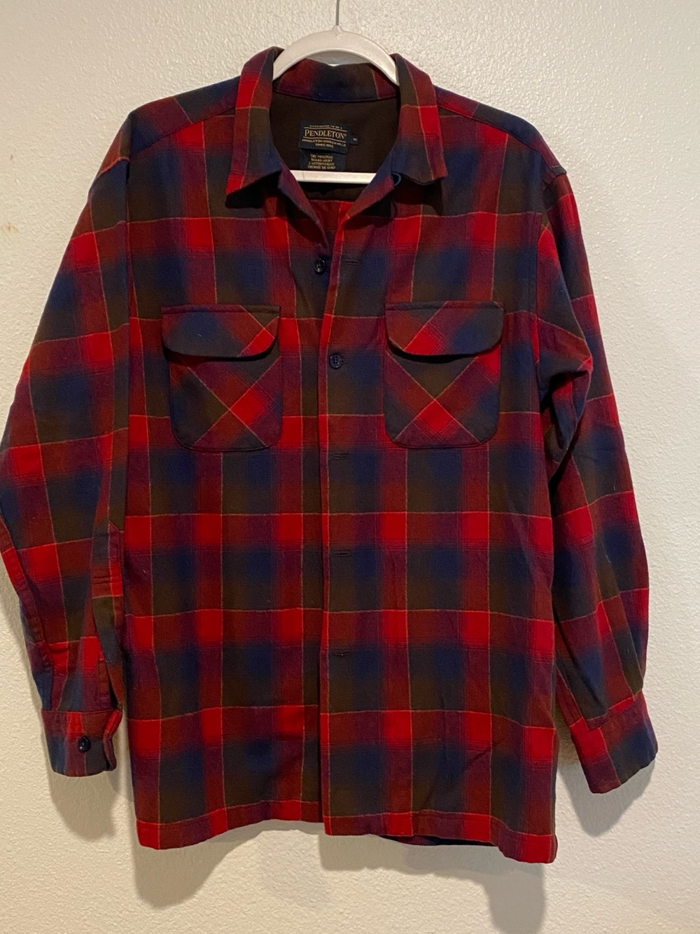 Pendleton The Original Board Shirt Red and Navy Plaid Lightweight Shirt Mens M